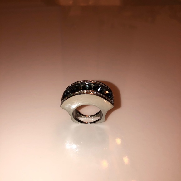 Beautiful ring size 9 - Picture 4 of 5
